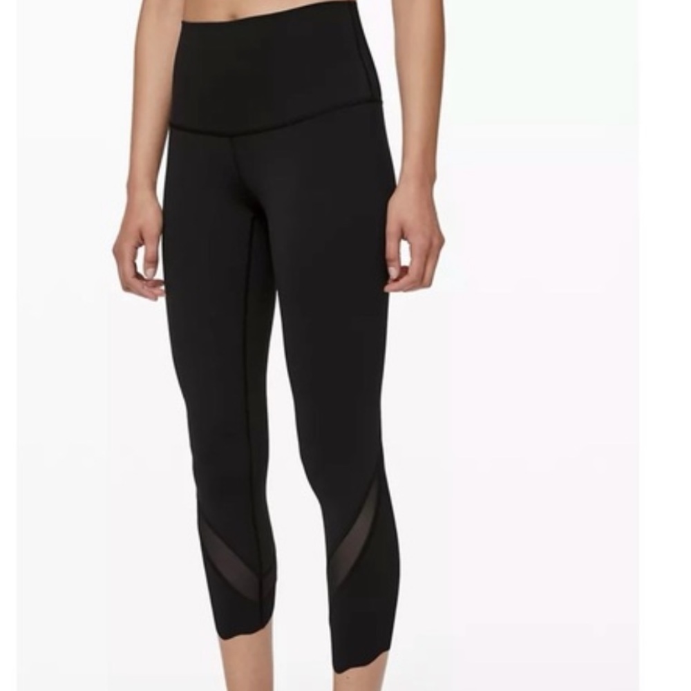 RARE⭐️Wunder Under Scalloped Hem High-Rise Crop 23” in Luxtreme Roll Down